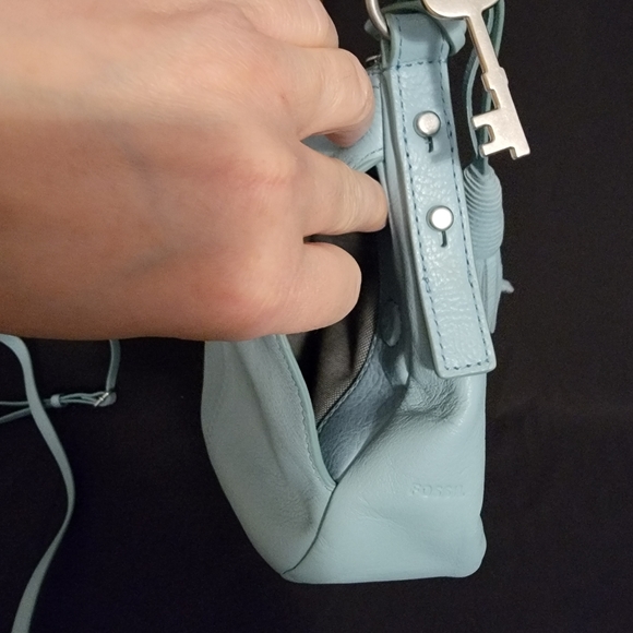 Jolie Fossil bag. Baby blue with basket weave textured design - Picture 4 of 12